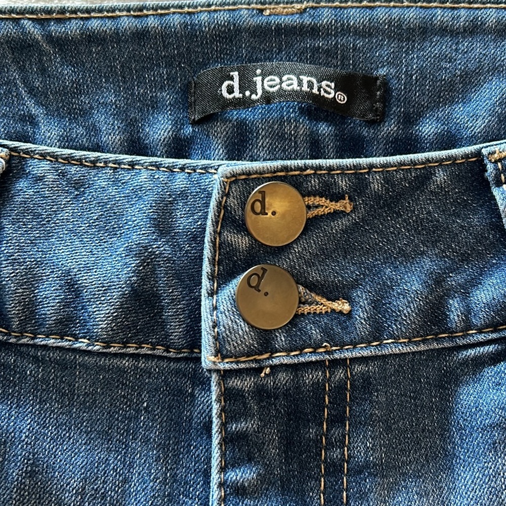 d. Jeans - Picture 7 of 11